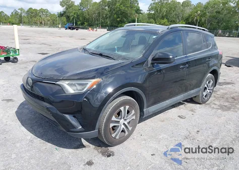 2018 Toyota Rav4 Le z USA, uszkodzony, nr VIN 2T3ZFREV8JW460857